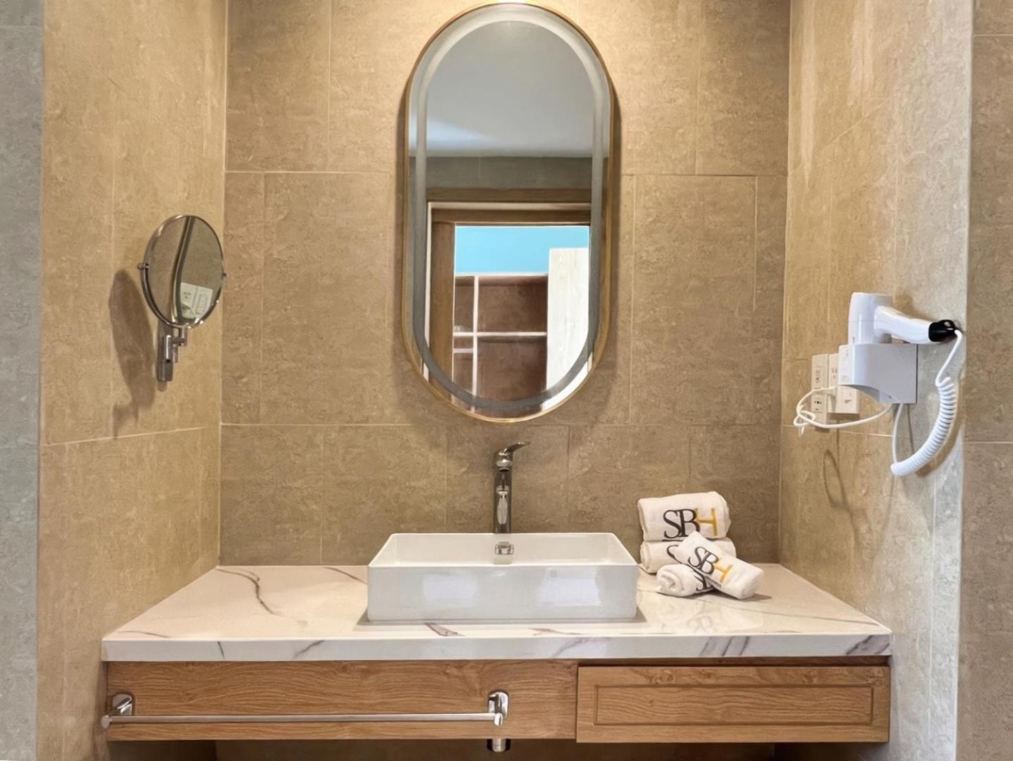 Sbh Gloria Hue Otel Dış mekan fotoğraf